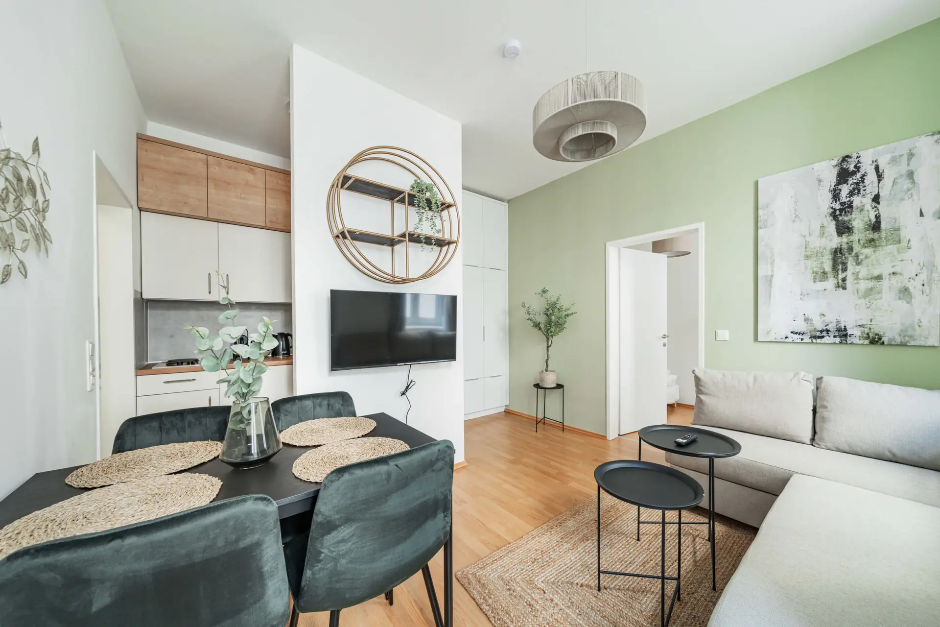 (c) Host-my-place.at